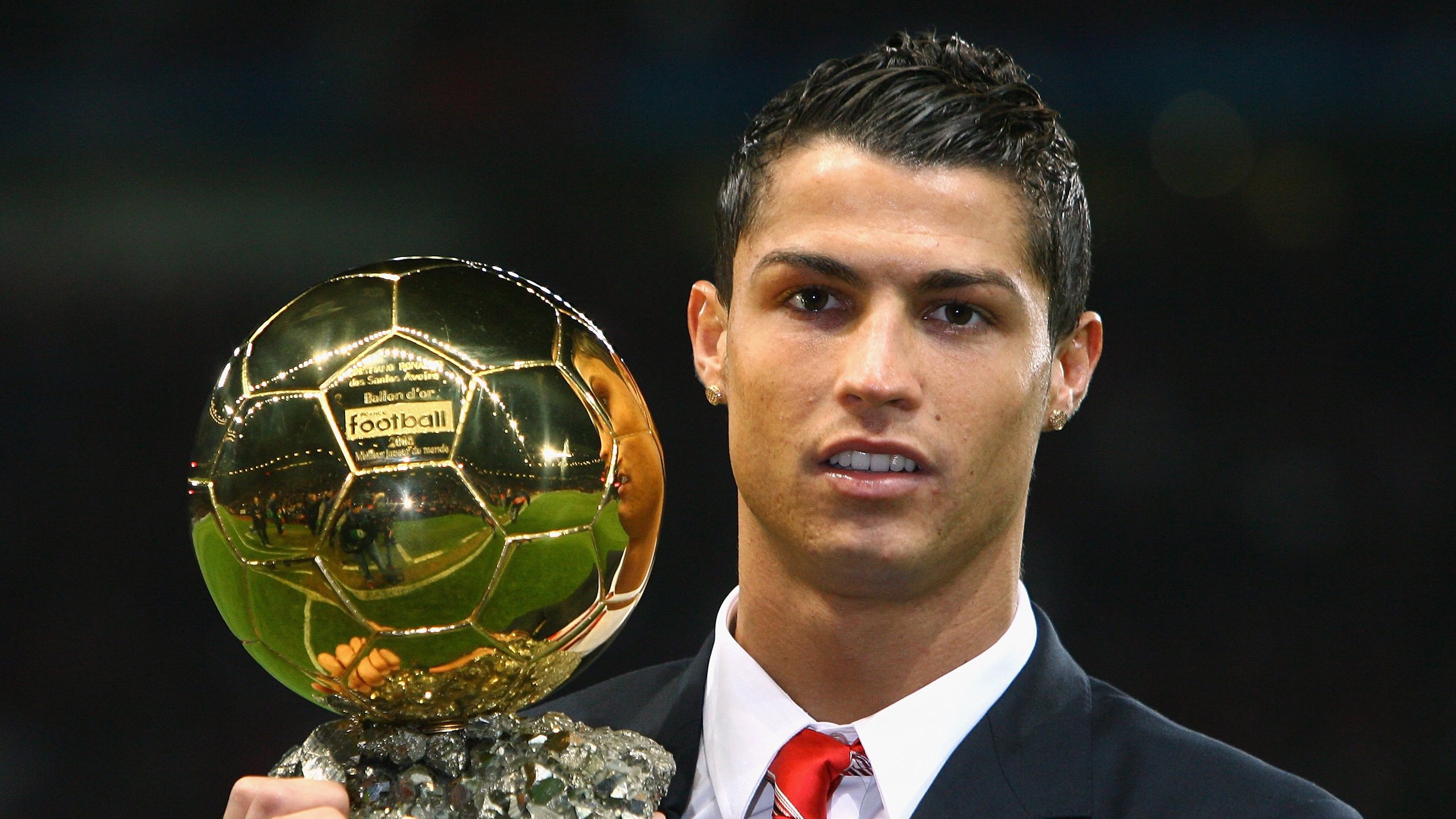 本泽马荣获欧洲杯金球奖，本泽马欧冠