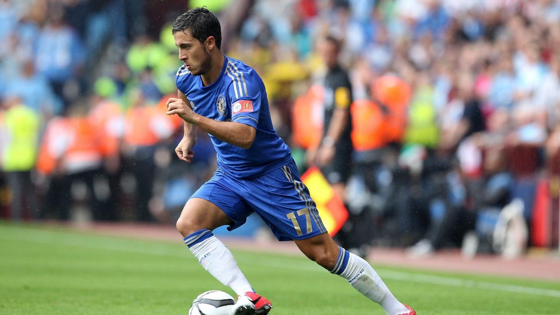 荷兰马术协会与国际马术联合会合作,举办国际马术交流活动,促进技术交流。